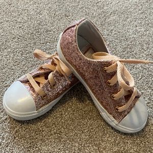 Pink sparkle converse